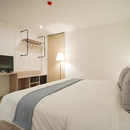 E11 Hotel - Bts Punnawithi Bangkok Esterno foto